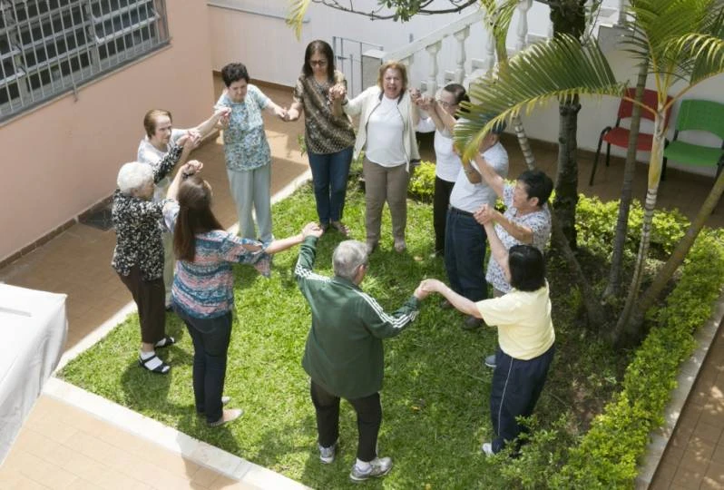 clínica dia para idosos com fisioterapia