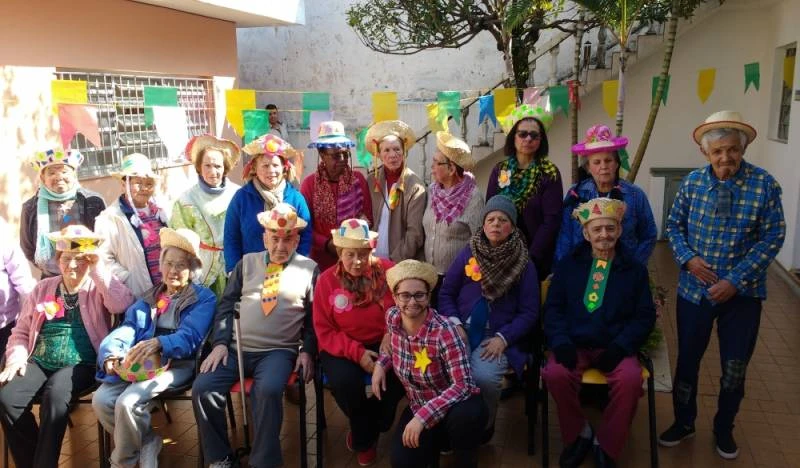 creche particular para idoso com médicos